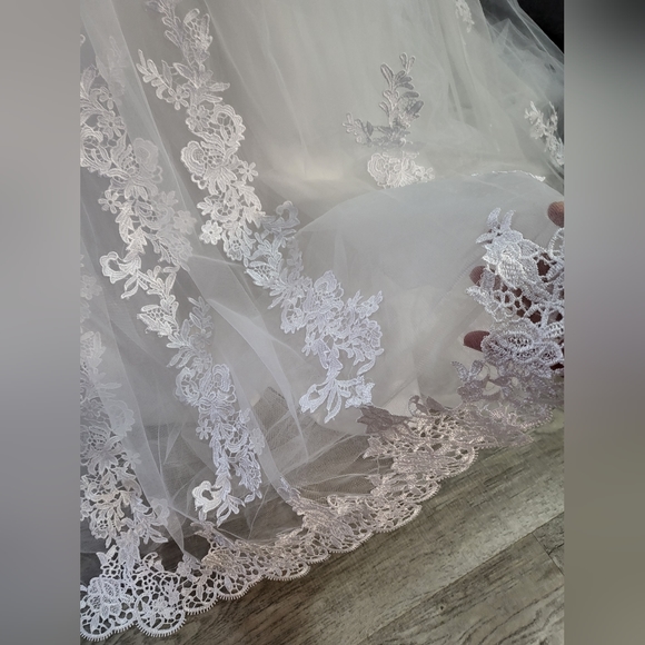 Rhinestone Wedding dress - Picture 4 of 16